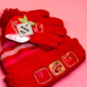 Strawberry shortcake gloves & hat🍓